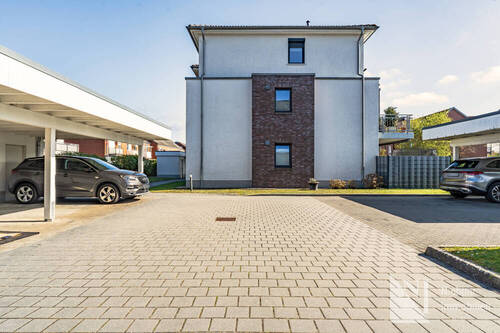 Auffahrt mit diversen Carports - Etagenwohnung mit 55,00 m&sup2; in Bardowick zum Kaufen