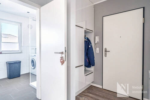 Flur mit allen Zugängen - 