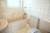 Tageslicht-Bad mit Badewanne - 