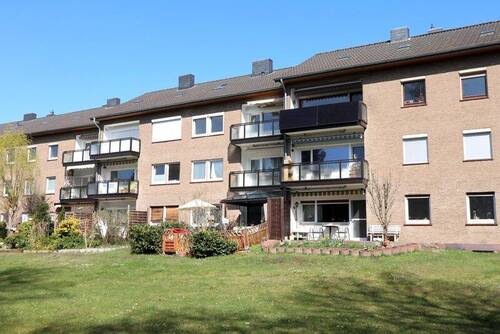 Rückansicht der Wohnanlage - 0 % Käuferprovision! Helle 2-Zimmer-Wohnung mit 2 Loggien in zentrumsnaher 30er-Zone!