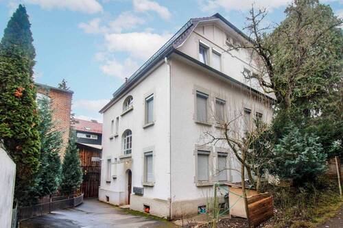 Hausansicht - Vorteilhafte Gelegenheit: MFH mit 3 WE und Wertsteigerungspotenzial in Citylage