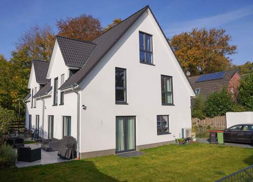Beispiel Bau - +++ Projektiertes Wohnglück: Doppelhaushälfte in Halstenbek +++