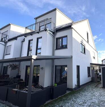 Hausansicht Garten - Haus in Heusenstamm - 985.000,00&nbsp;EUR Kaufpreis, ca.&nbsp; 230,00&nbsp;m&sup2;&nbsp;Wohnfl&auml;che