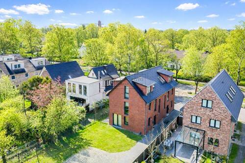 Hausansicht - Doppelhaushälfte mit hochwertiger Ausstattung in Bestlage von Hamburg-Volksdorf