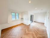 Schlafzimmer mit Balkon - 4 Zimmer Mehrfamilienhaus, Wohnhaus in Hamburg