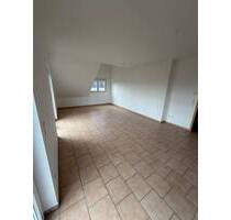 schöne 2-Zimmer DG Wohnung mit Balkon in Seligenstadt