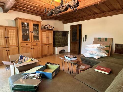 EG-Wohnzimmer mit Kachelofen - 