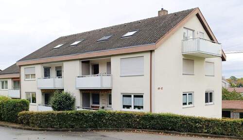 Blick auf´s Haus v. d. Strasse - Schöne 3,5 Zimmer Wohnung in Biberach