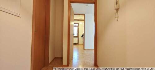 Flur (2) - 2 Zimmer Etagenwohnung in Dresden
