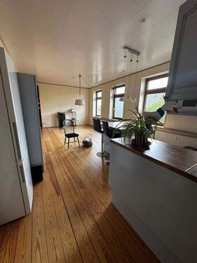 Wohnbereich - 105 m² Altbauwohnung mit Kamin, Elbblick, Landhausküche, Echtholzdielen - Alte Schule Haselau