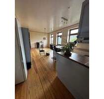 105 m² Altbauwohnung mit Kamin, Elbblick, Landhausküche, Echtholzdielen - Alte Schule Haselau