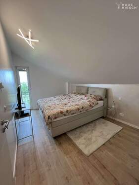 Rechte Seite: Zimmer 1 im OG… - 