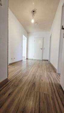 Ansicht Eingang Wohnungstür - Charmante 3-Zimmer-Wohnung - ruhige Lage & sofort bezugsfrei