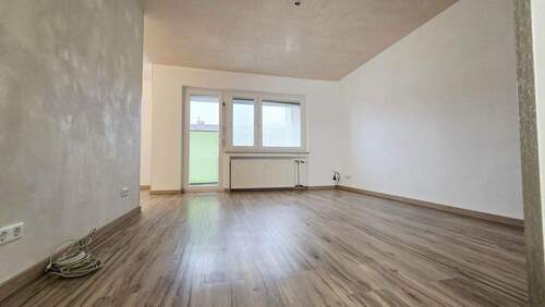 Wohnbereich Blick Balkon/Küche - 