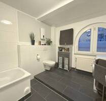 Charmante Dachgeschosswohnung mit modernem Bad und offener Bauweise. - Oberhausen Altstadt-Mitte