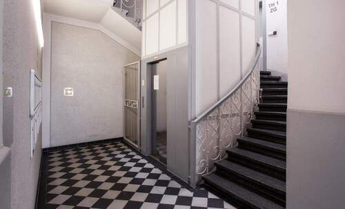 Eingangtüre - Büro mit 56,00 m&sup2; in München zur Miete