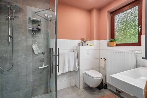 Badezimmer im Erdgeschoss (4,74 m²) - 