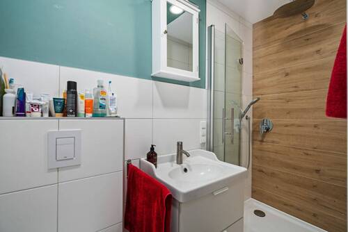 Einliegerwohnung: Badezimmer 2 im Obergeschoss (2,93 m²) - 