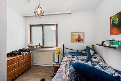 Einliegerwohnung: Zimmer 2 im Obergeschoss (9,49 m²) - 