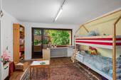 Einliegerwohnung: Zimmer 1 im Obergeschoss (19,70 m²) - 