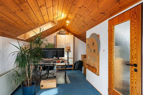 Zimmer im Dachgeschoss (17,55 m²) - 