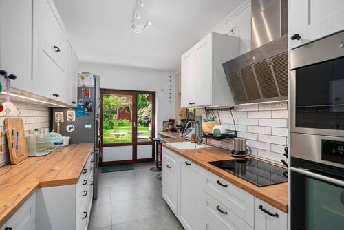 Küche im Erdgeschoss (12,20 m²) - 