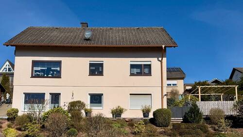 Hausansicht - Einfamilienhaus mit ELW in Friedewald zu verkaufen!