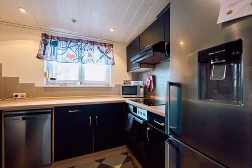 Küche mit Einbauküche - 