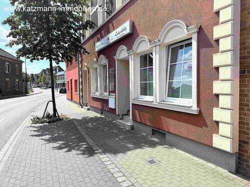 Blick vom Bürgersteig - 4 Zimmer Büro zur Miete in Kerpen