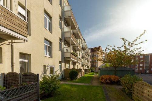 Hausansicht - Modernisierte 3-Zimmer-Wohnung mit Terrasse in Bremerhaven-Lehe!