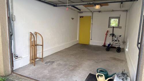 Garage mit Zugang zum Garten - 