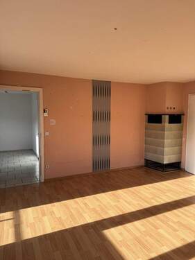 Wohnzimmer - Kamin - Essecke - 3 Zimmer Etagenwohnung zum Kaufen in Veringenstadt