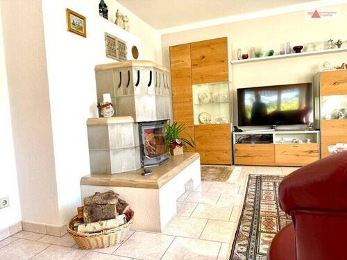 Kamin im Wohnzimmer - 5 Zimmer Einfamilienhaus zum Kaufen in Burkhardtsdorf OT Kemtau