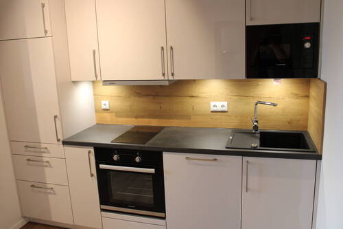 Die Einbauküche - 2 Zimmer Etagenwohnung zur Miete in Velden