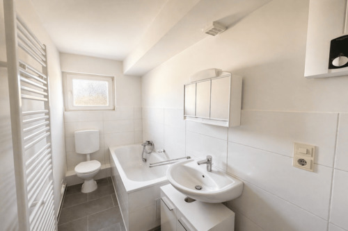 Neu saniertes Badezimmer 1. OG - MFH - Mehrfamilienhaus, Wohnhaus mit 346,60 m&sup2; in Mönchengladbach zum Kaufen
