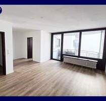 Renovierte 3-Zimmer-Wohnung mit neuem Boden, neuen Wänden, Balkon, Wannenbad, Gäste-WC, Aufzug - Köln Urbach