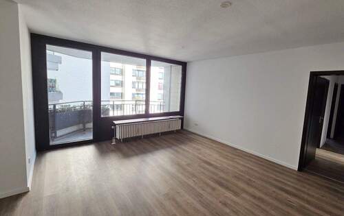 Wohnen Zug. Balkon - 3 Zimmer Etagenwohnung zur Miete in Köln