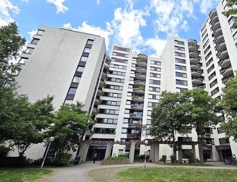 Ansicht Eingang 114a - Etagenwohnung mit 81,00 m&sup2; in Köln zur Miete