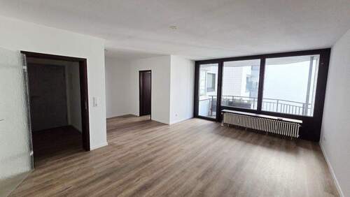 Wohnen/Essen + Zug. Küche - 