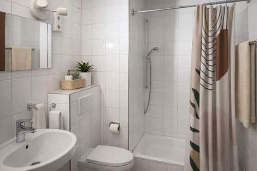 Bad Dusche - Etagenwohnung mit 45,00 m&sup2; in Freiburg im Breisgau zum Kaufen