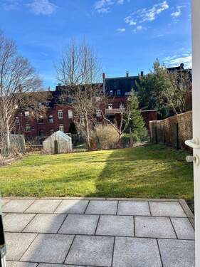 Garten mit Terrasse - 7 Zimmer Mehrfamilienhaus, Wohnhaus in Falkenstein