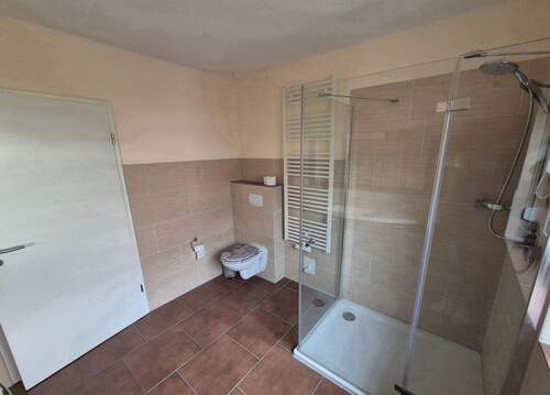 Bad mit großer Dusche im EG - 