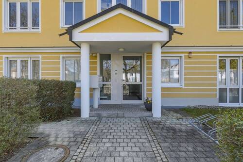 Hauseingang - 2 Zimmer Etagenwohnung zum Kaufen in Neubiberg