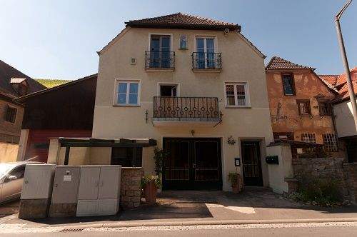 Ansicht - Zweifamilienwohnhaus mit viel Wohnraum im Herzen Escherndorfs