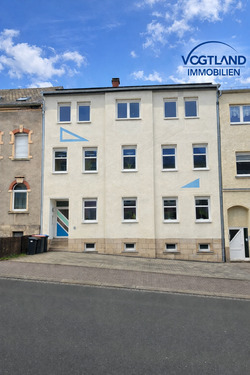 Ansicht Straße - Modernisiertes Mehrfamilienhaus mit flexibler Nutzung und moderner Energietechnik