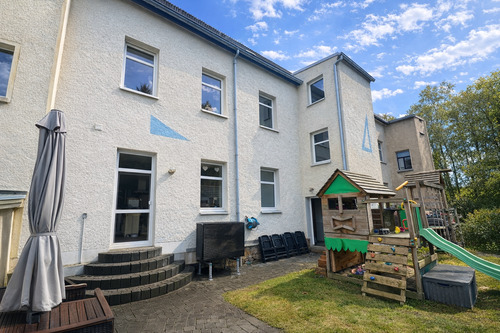 Ansicht Hinterseite - 6 Zimmer Mehrfamilienhaus, Wohnhaus zum Kaufen in Auerbach