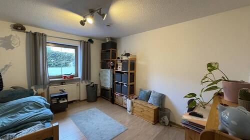 Kinderzimmer/ Büro - 