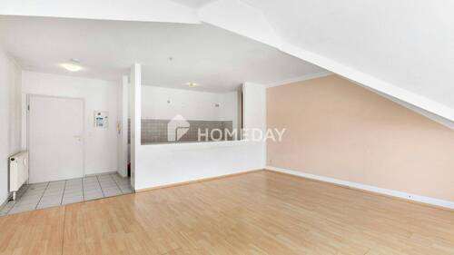 Wohnzimmer 2 - 2 Zimmer Etagenwohnung in Ludwigshafen