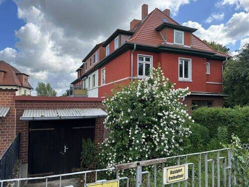 Hausansicht/Garage - 