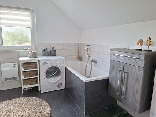 Bad im OG mit Wanne .... - 